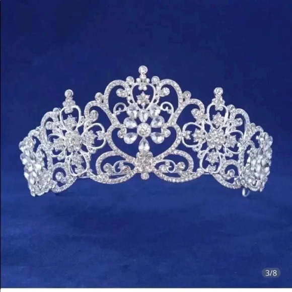 Luxury Rheinstone Royal Princess tiara - Picture 3 of 11